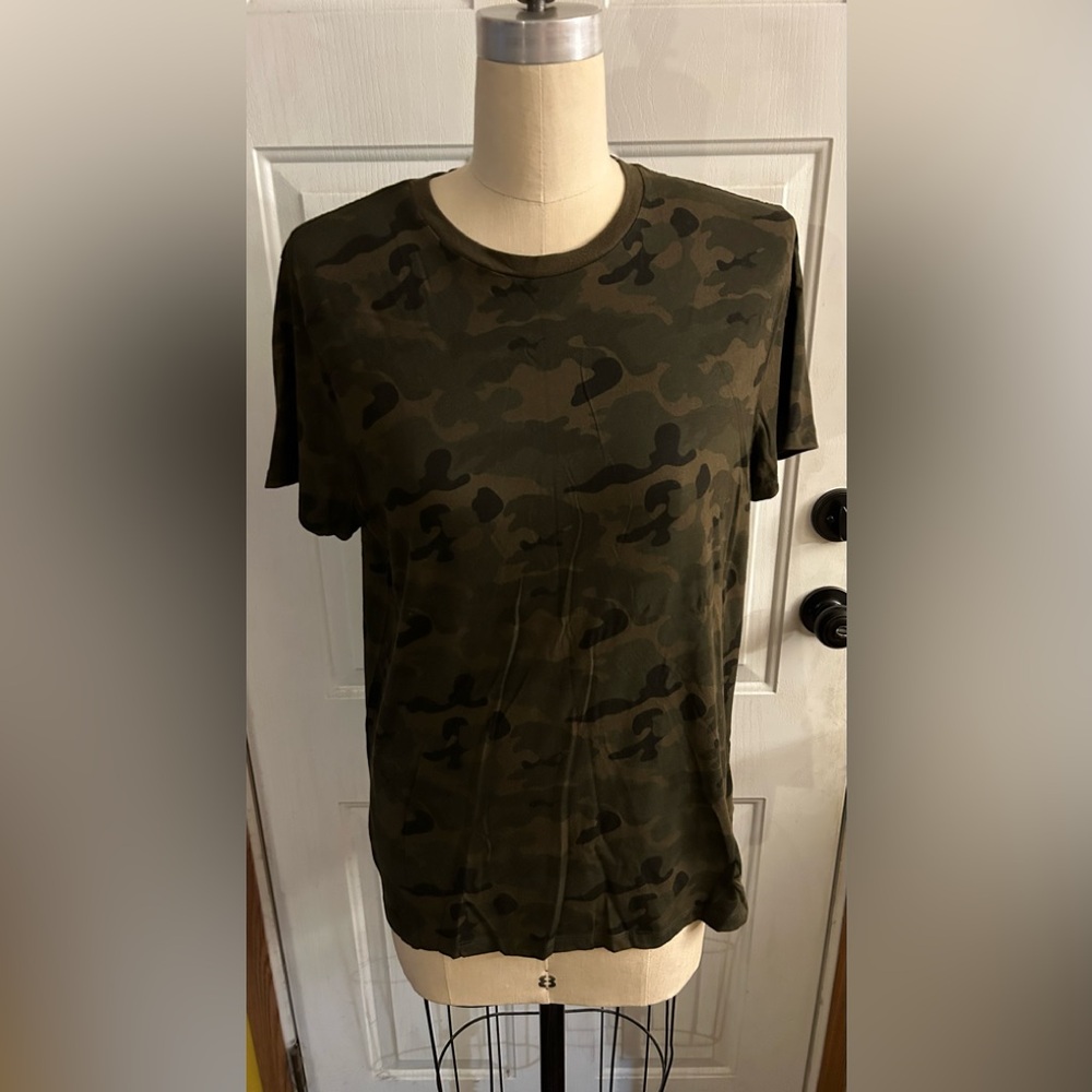 Old Navy men’s tee shirt